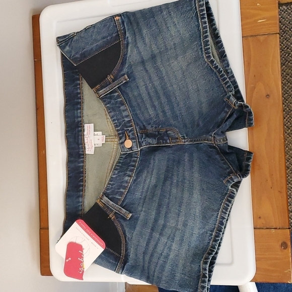 Isabel Maternity by Ingrid and Isabel Midi short. - Picture 1 of 7